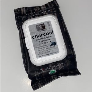 Charcoal cleansing facial wipes